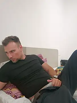 Snapshot of mrlyuis chatting on 09/15/25, 07:03 mrlyuis online show from 09/15/25, 07:03