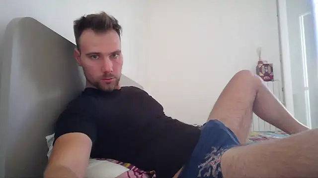 Snapshot of mrlyuis chatting on 09/19/25, 11:44 mrlyuis online show from 09/19/25, 11:44