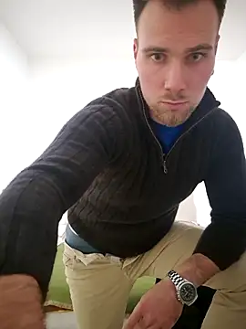 Snapshot of mrlyuis chatting on 11/25/25, 09:48 mrlyuis online show from 11/25/25, 09:48