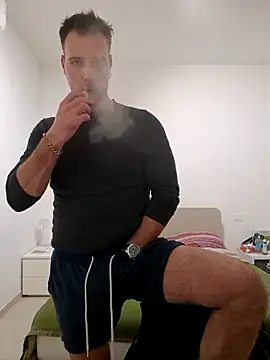 Snapshot of mrlyuis chatting on 11/27/25, 12:56 mrlyuis online show from 11/27/25, 12:56