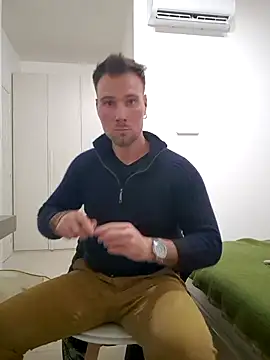 Snapshot of mrlyuis chatting on 11/27/25, 08:22 mrlyuis online show from 11/27/25, 08:22