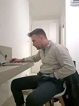 Snapshot of mrlyuis chatting on 12/15/25, 05:17 mrlyuis online show from 12/15/25, 05:17