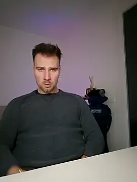 Snapshot of mrlyuis chatting on 12/21/25, 07:43 mrlyuis online show from 12/21/25, 07:43