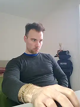 Snapshot of mrlyuis chatting on 12/22/25, 10:23 mrlyuis online show from 12/22/25, 10:23