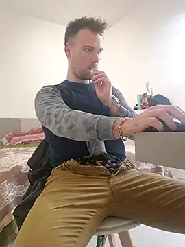 Snapshot of mrlyuis chatting on 01/15/26, 11:04 mrlyuis online show from 01/15/26, 11:04