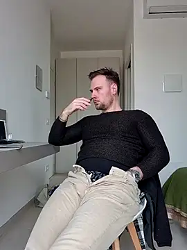 Snapshot of mrlyuis chatting on 02/25/26, 01:10 mrlyuis online show from 02/25/26, 01:10