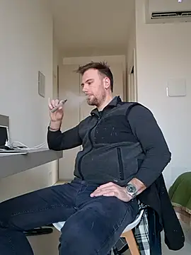 Snapshot of mrlyuis chatting on 02/26/26, 04:06 mrlyuis online show from 02/26/26, 04:06