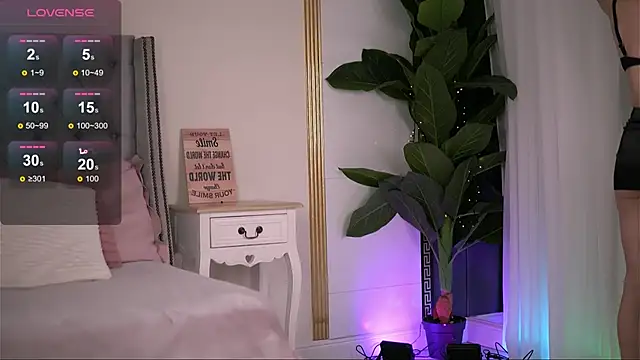 RebeccaRese online show from 06/10/26, 08:24