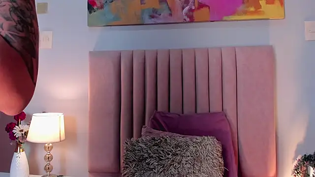 Snapshot of SagiraBelle chatting on 10/24/25, 06:37 SagiraBelle online show from 10/24/25, 06:37