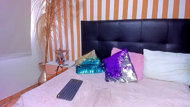 LunaToledo online show from 11/08/25, 12:49