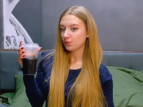 DarcyWilsy online show from 10/21/25, 07:03