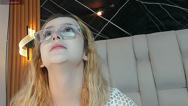 kristal joi dl online show from 11/08/25, 12:16