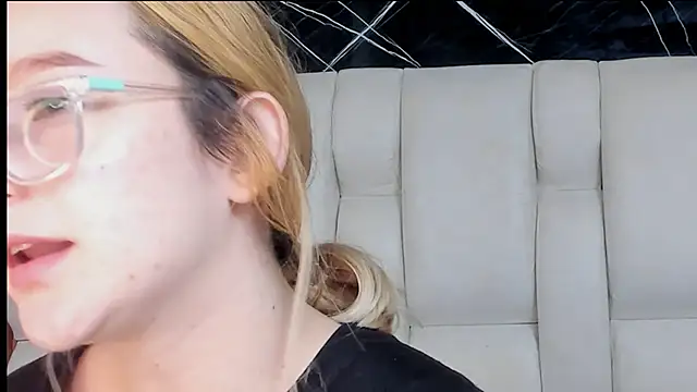 kristal joi dl online show from 11/21/25, 01:15