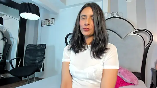 MiaAmore  online show from 06/19/26, 04:44