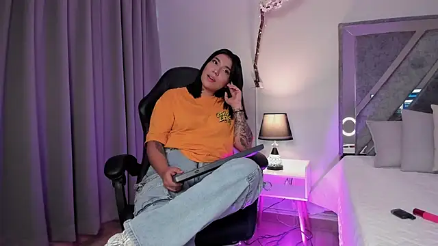 emy williams online show from 10/18/25, 07:36