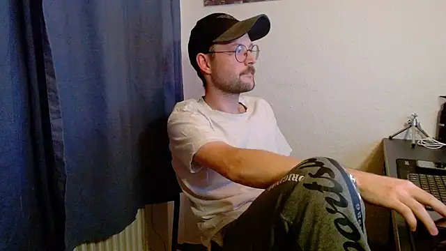 ChefDeLust online show from 10/20/25, 05:02