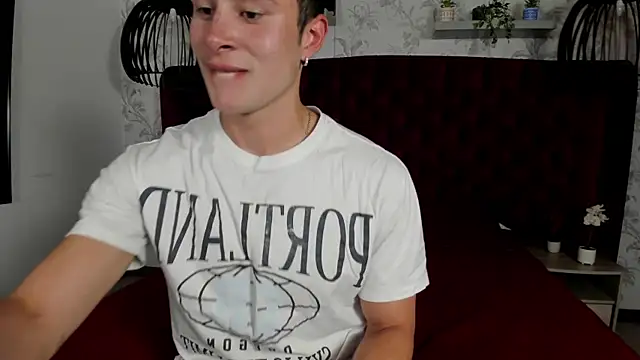 Snapshot of AustinJones_ chatting on 07/07/26, 07:29 AustinJones online show from 07/07/26, 07:29