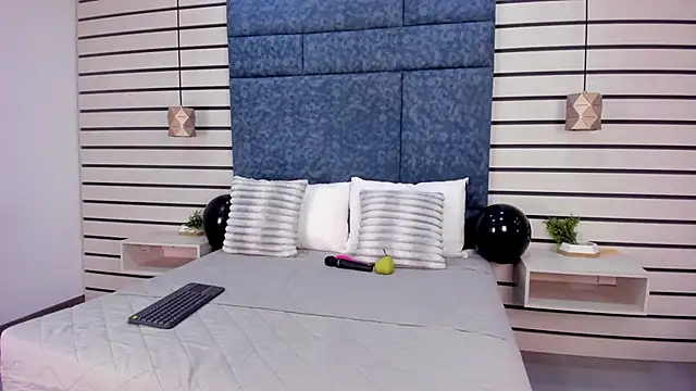 NatyLeone online show from 10/08/25, 08:06