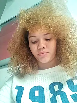 Snapshot of SirenRouge_69 chatting on 12/18/25, 09:32 SirenRouge 69 online show from 12/18/25, 09:32