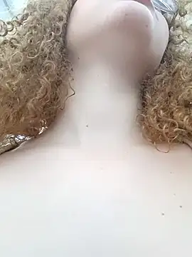 Snapshot of SirenRouge_69 chatting on 01/06/26, 07:39 SirenRouge 69 online show from 01/06/26, 07:39