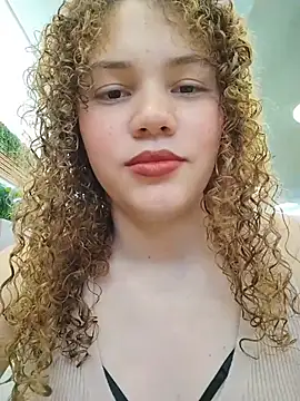 Snapshot of SirenRouge_69 chatting on 02/02/26, 08:18 SirenRouge 69 online show from 02/02/26, 08:18