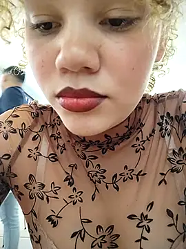 Snapshot of SirenRouge_69 chatting on 02/11/26, 08:03 SirenRouge 69 online show from 02/11/26, 08:03