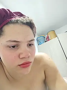 Snapshot of SirenRouge_69 chatting on 02/21/26, 09:05 SirenRouge 69 online show from 02/21/26, 09:05