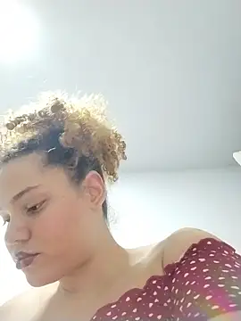 Snapshot of SirenRouge_69 chatting on 03/14/26, 09:09 SirenRouge 69 online show from 03/14/26, 09:09