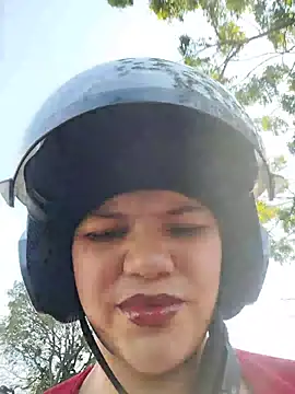 Snapshot of SirenRouge_69 chatting on 03/16/26, 08:35 SirenRouge 69 online show from 03/16/26, 08:35