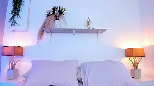 LuciaBenett  online show from 09/10/25, 07:25