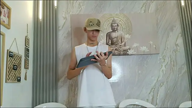 BEAUTY BOYS1 online show from 02/12/26, 07:53