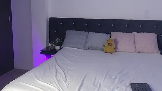 Snapshot of anne_colucci chatting on 09/30/25, 08:19 anne colucci online show from 09/30/25, 08:19