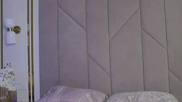 Touch me online show from 10/11/25, 04:16