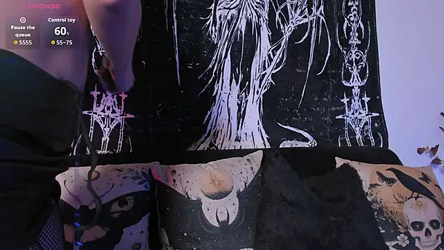 Seraphine hell online show from 12/17/25, 04:29