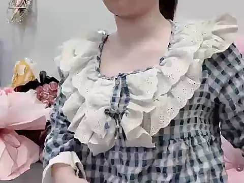 Snapshot of Stella-869 chatting on 10/22/25, 10:37 Stella-869 online show from 10/22/25, 10:37