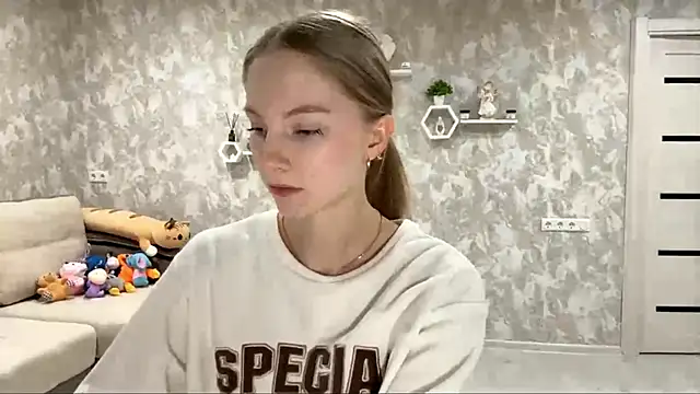 BrightAnnie online show from 10/08/25, 03:09