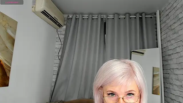 Hella Fabel online show from 12/14/25, 01:11