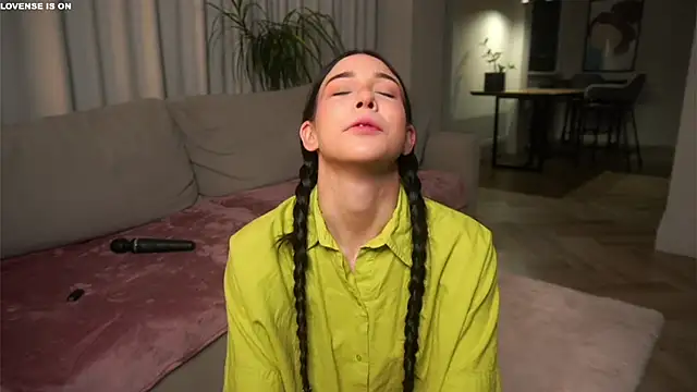 EviaRabasca online show from 11/20/25, 11:32