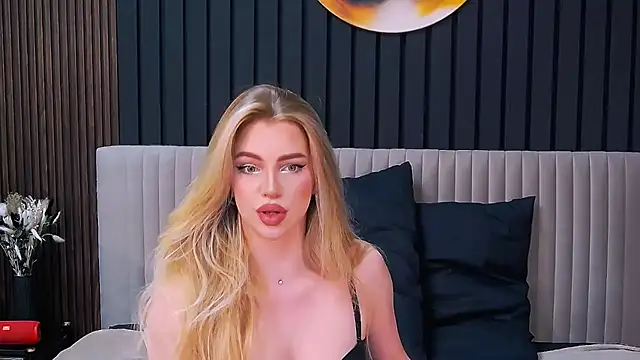 Snapshot of MilanaCeleste chatting on 11/30/25, 03:54 MilanaCeleste online show from 11/30/25, 03:54