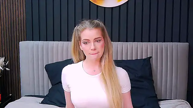 Snapshot of MilanaCeleste chatting on 12/04/25, 05:21 MilanaCeleste online show from 12/04/25, 05:21