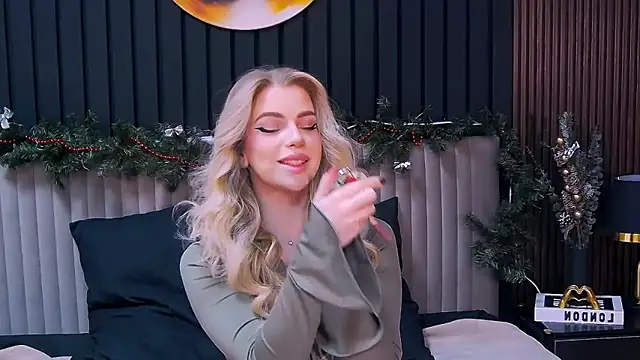 Snapshot of MilanaCeleste chatting on 12/22/25, 09:45 MilanaCeleste online show from 12/22/25, 09:45