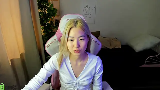 Aisi 18 online show from 09/25/25, 06:50