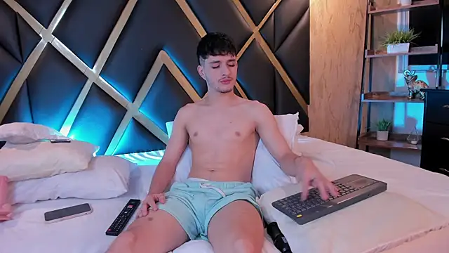 LiamMuller online show from 10/21/25, 12:06