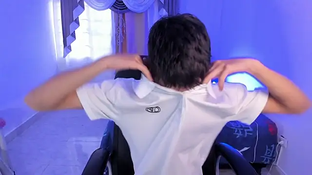 Aron Boyy online show from 11/12/25, 08:41