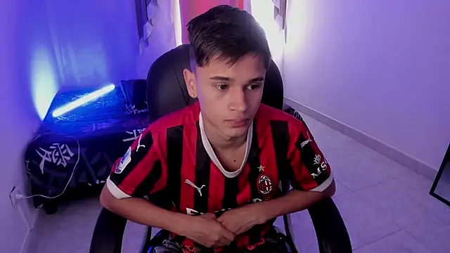 Aron Boyy online show from 12/19/25, 08:05