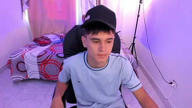 Aron Boyy online show from 04/24/26, 08:44