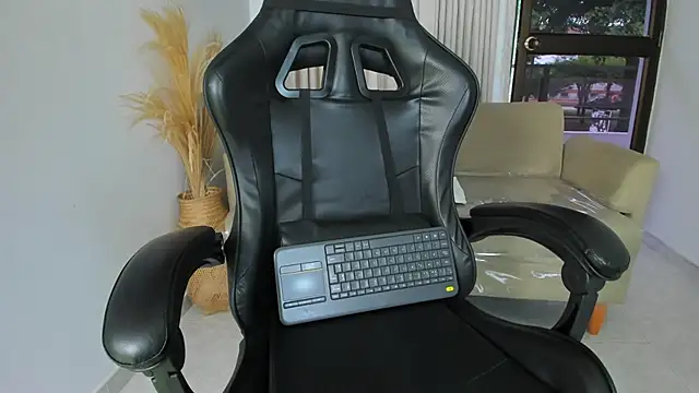 chloegils  online show from 10/29/25, 12:51