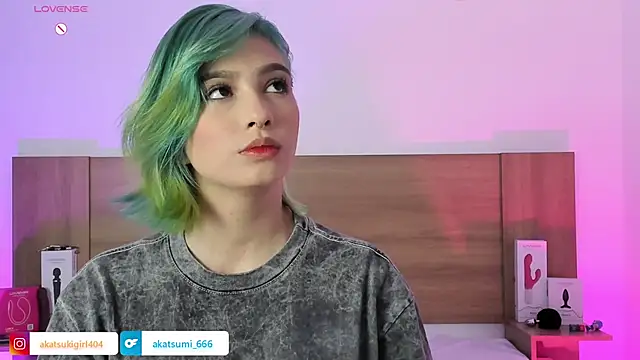 Akatsumi  online show from 12/18/25, 12:27