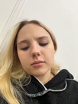 Sky Cutie online show from 11/15/25, 04:32