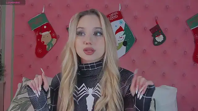 Sky Cutie online show from 12/18/25, 05:13